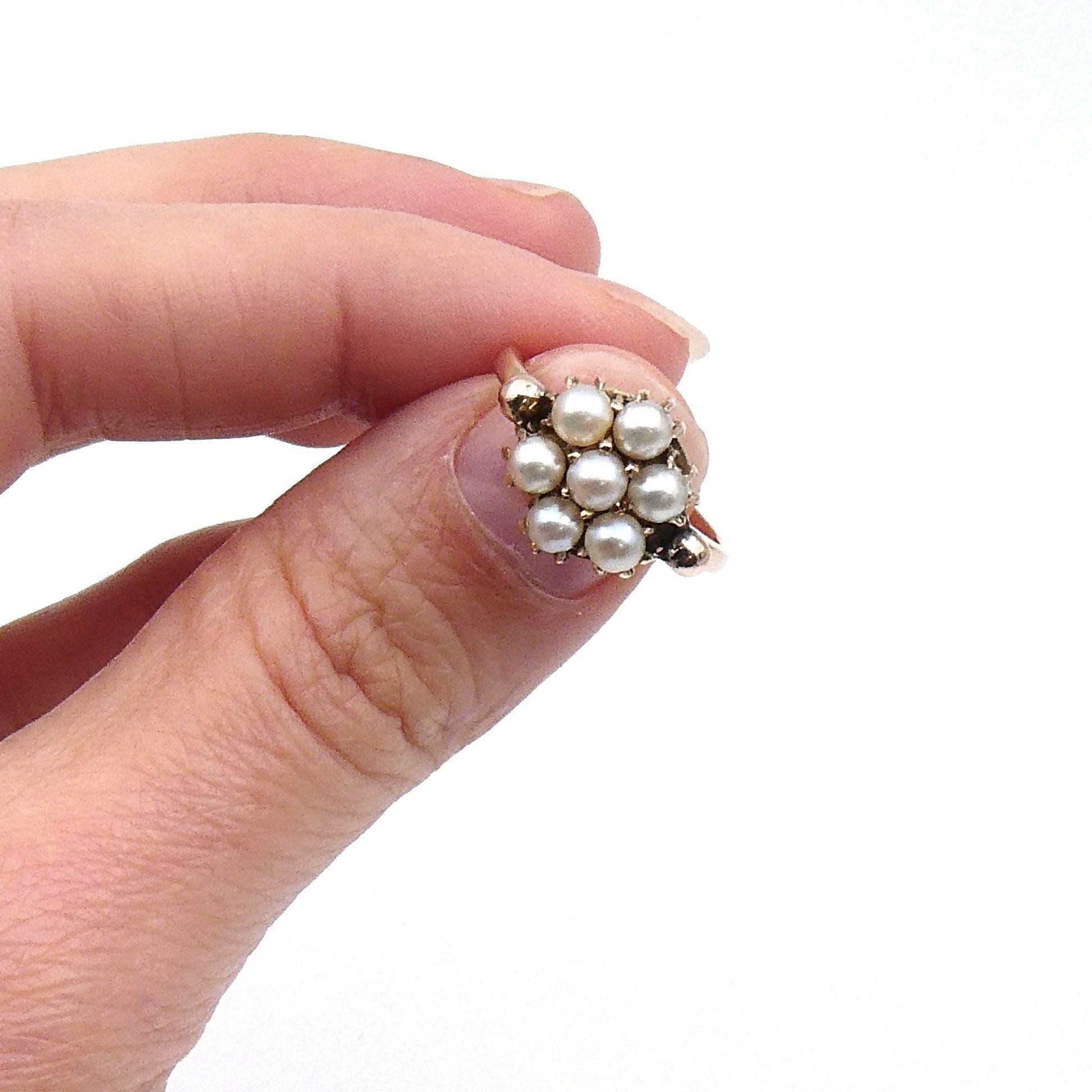 Vintage pearl ring, pearl cluster daisy ring, set in 9kt gold. - Collected