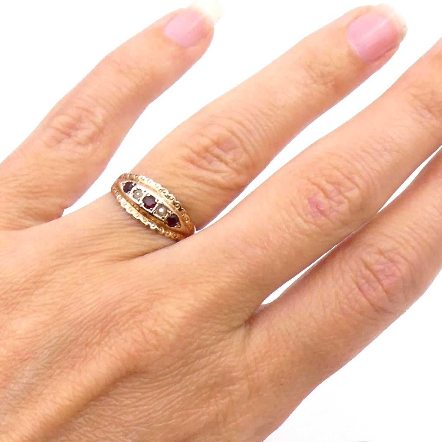 Vintage ring, a garnet pearl gypsy ring in 9kt gold with ornate detailing. - Collected