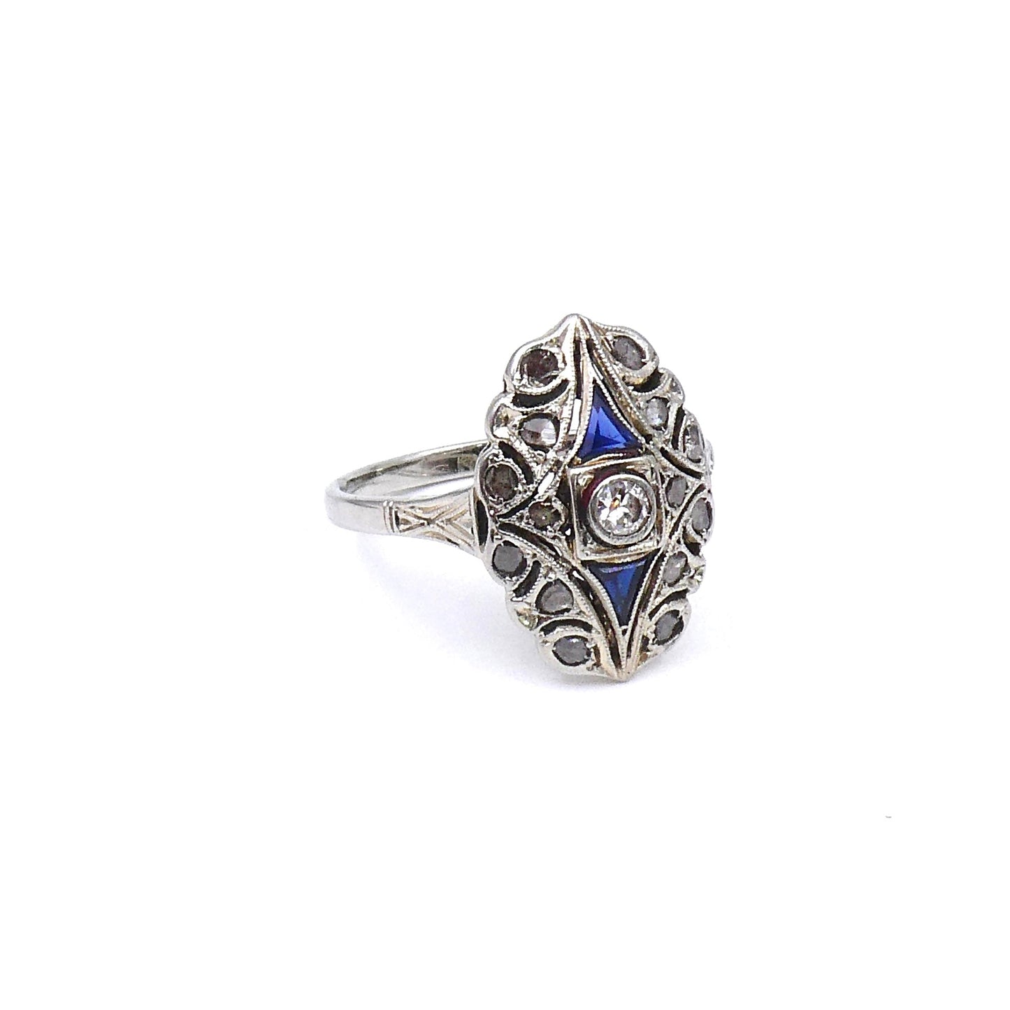 Vintage Sapphire ring with diamonds, an Art Deco style sapphire ring. - Collected