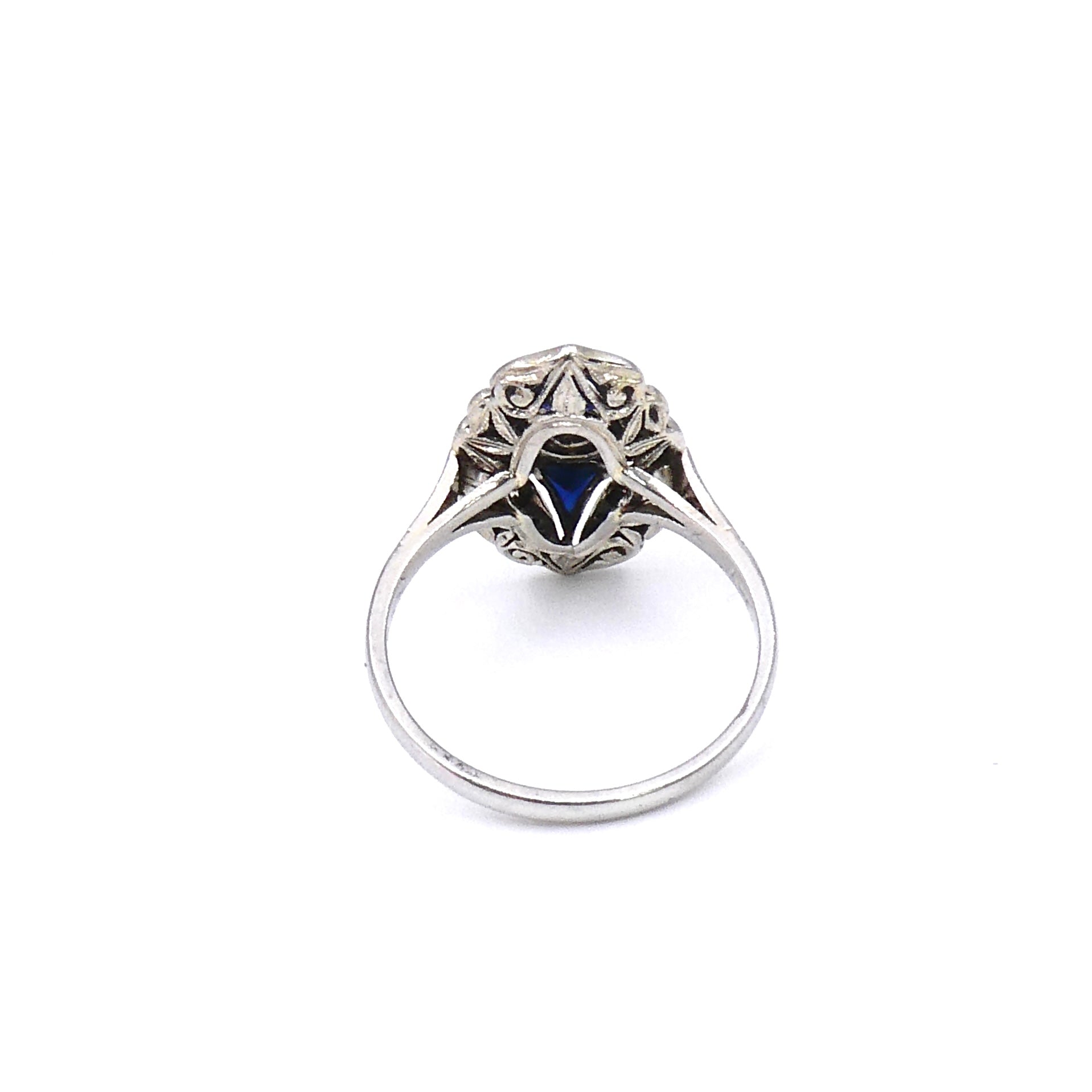 Vintage Sapphire ring with diamonds, an Art Deco style sapphire ring. - Collected