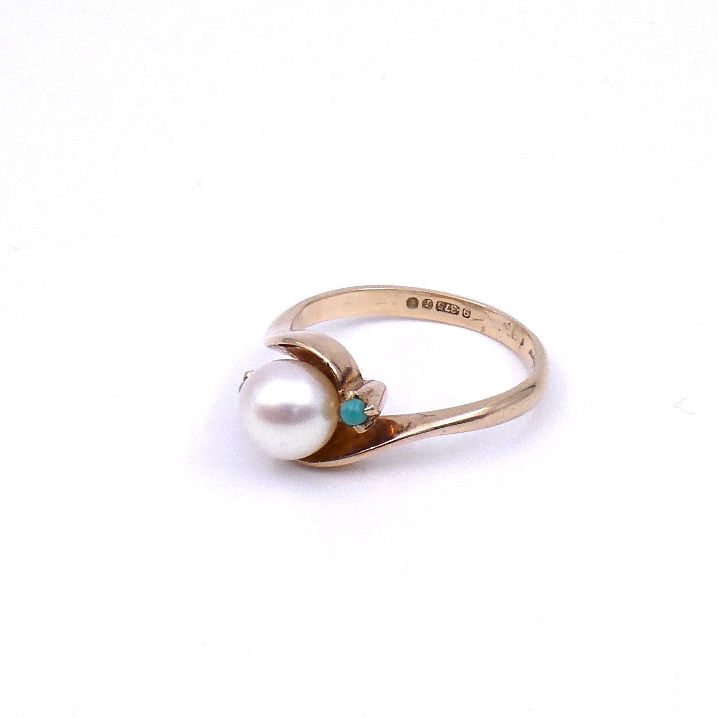 Vintage turquoise ring, a delicate pretty ring hallmarked 9kt. - Collected